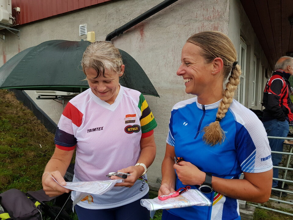 Bløt start på høstsesongen for bedrifts-o-løperne på Hedmarken Kart og l¢ypediskusjon h¢rer som vanlig med etter l¢pet.jpg