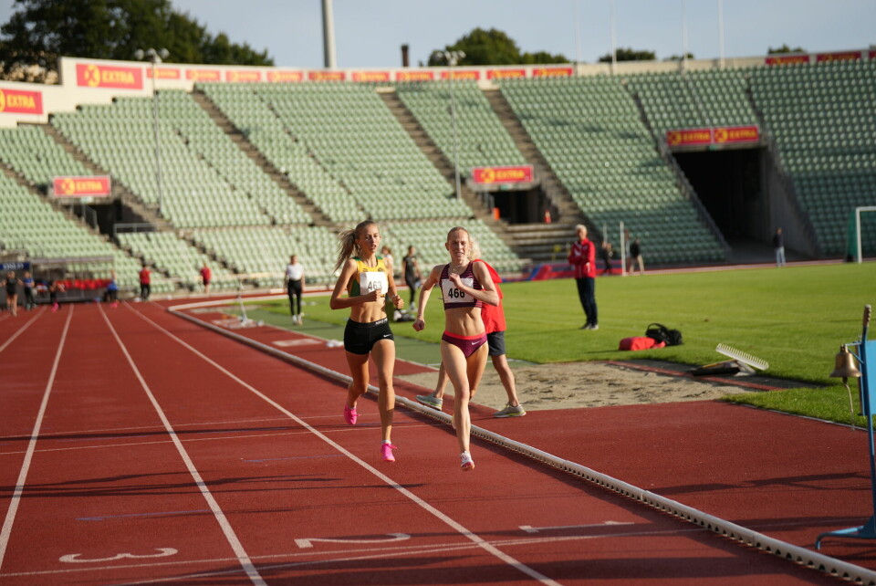 Malin Hoelsveen og Andreas Fjeld Halvorsen best av mange unge på Bislett 800m Ina Halle Haugen og Wilma Anna Bekkemoen Torbj¢rnsson.jpg