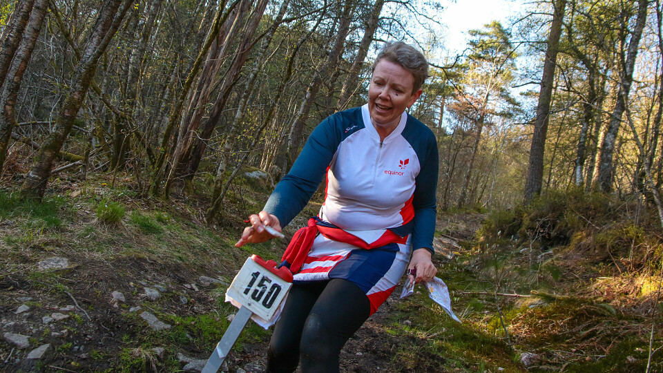 Liv Ormberg har funnet den siste posten i et av løpene i bedriftsorienteringen i Bergen. (Foto: Arne Dag Myking) Liv Ormberg har funnet den siste posten i et av løpene i bedriftsorienteringen i Bergen. (Foto: Arne Dag Myking)