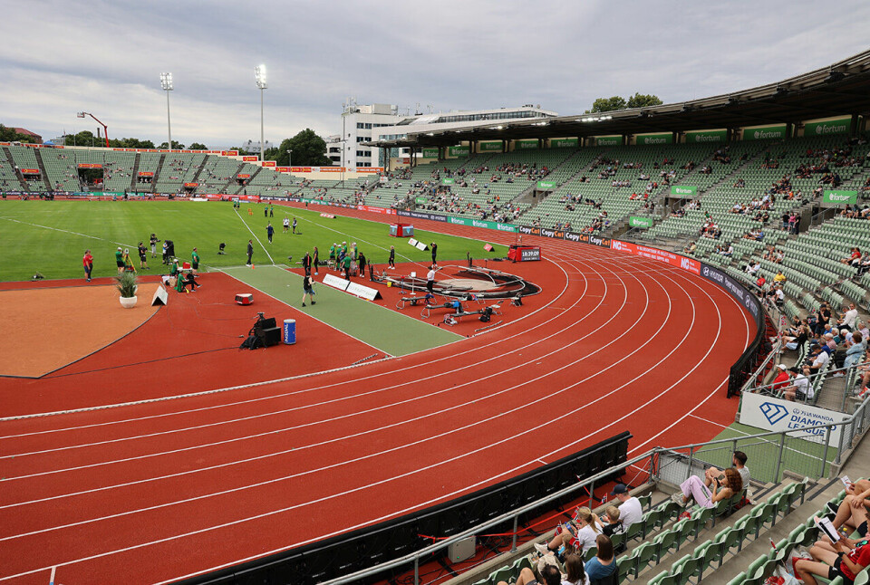 I fjor var det folketomt på tribunene. I år begynner publikum å komme tilbake igjen på tribunene. (Foto: Tom-Arild Hansen) I fjor var det folketomt på tribunene. I år begynner publikum å komme tilbake igjen på tribunene. (Foto: Tom-Arild Hansen)