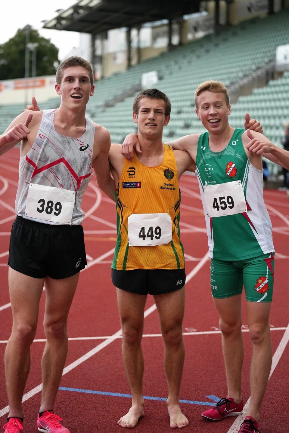 Malin Hoelsveen og Andreas Fjeld Halvorsen best av mange unge på Bislett 1500m tre raske juniorer.JPG