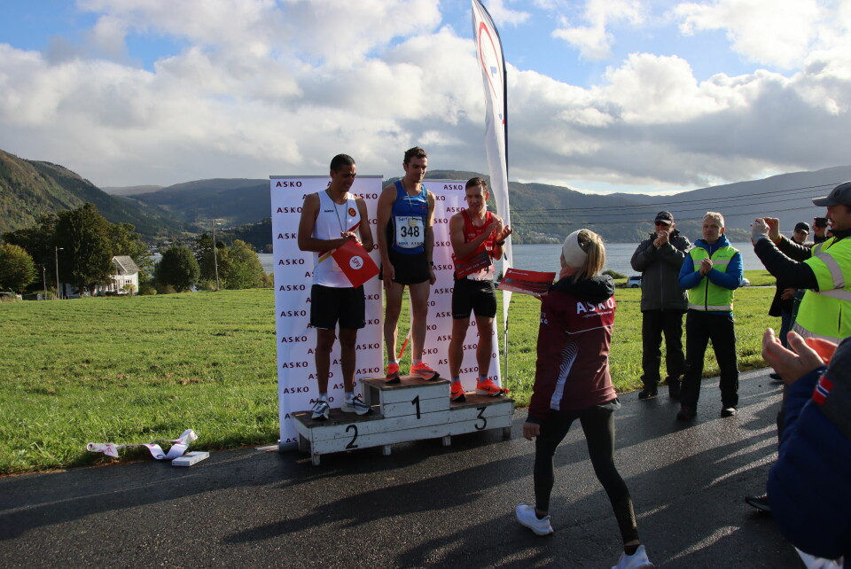 Løyperekord i Sørfjorden halvmaraton IMG_0639.JPG