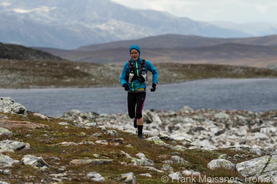 Hilde Aders ved Skarvassbu på lørdagens ultraløp (foto: Frank Meissner) Hilde Aders ved Skarvassbu på lørdagens ultraløp (foto: Frank Meissner)