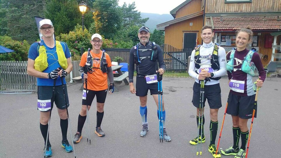 En liten men eksklusiv gjeng på 87 km: Knut Nåtedal, Tom Erik Horn, Geir Dahl, Håkon Andreas Hyttedalen, Hanne Nicole Briedis Hyttedalen En liten men eksklusiv gjeng på 87 km: Knut Nåtedal, Tom Erik Horn, Geir Dahl, Håkon Andreas Hyttedalen, Hanne Nicole Briedis Hyttedalen