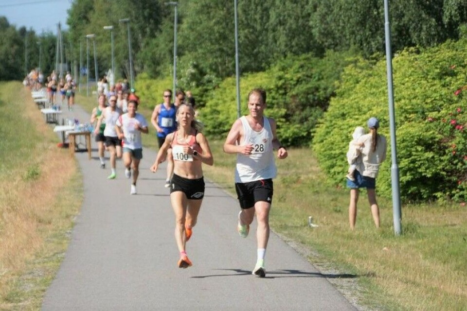 Hege Njå Bjørkmann spurter inn til 18:42 på 5 km og dagens beste aldersjusterte tid i Perseløpet 25. juni. (Arrangørfoto) Hege Njå Bjørkmann spurter inn til 18:42 på 5 km og dagens beste aldersjusterte tid i Perseløpet 25. juni. (Arrangørfoto)