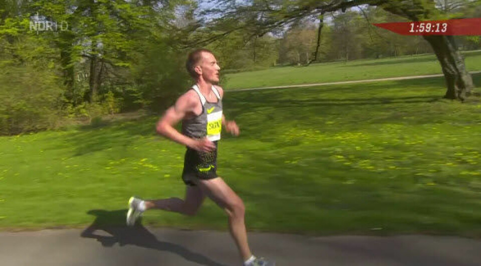 Sondre Norstad Moen etter 2 timers løping i Hannover Marathon Sondre Norstad Moen etter 2 timers løping i Hannover Marathon