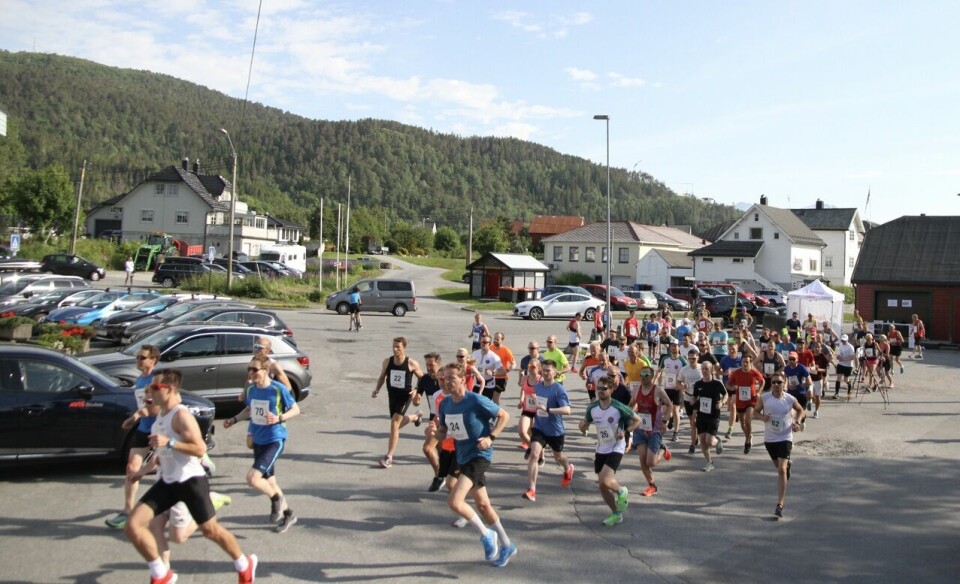 Starten på 10 km med 62 deltakere. Foto: Angelique Helset Starten på 10 km med 62 deltakere. Foto: Angelique Helset