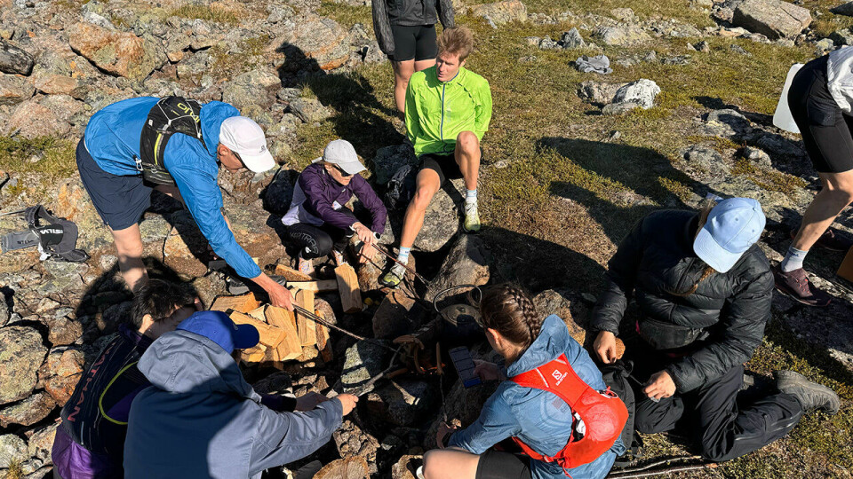 Søskenparet Tobiassen og Hjelløkken vant motbakkeløpet Rastegaissai baalkos.jpg