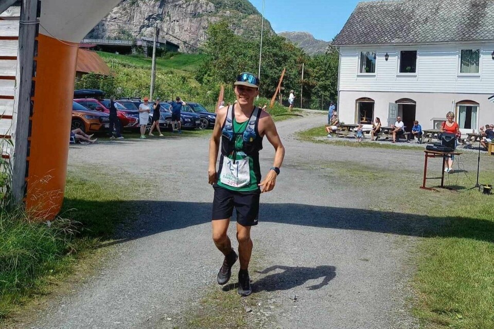 Lars Øverbø var førstemann til målet på Hyllset gard for tredje gang i Sunnfjord Ultra. (Foto: Heidi Lyngstad) Lars Øverbø var førstemann til målet på Hyllset gard for tredje gang i Sunnfjord Ultra. (Foto: Heidi Lyngstad)