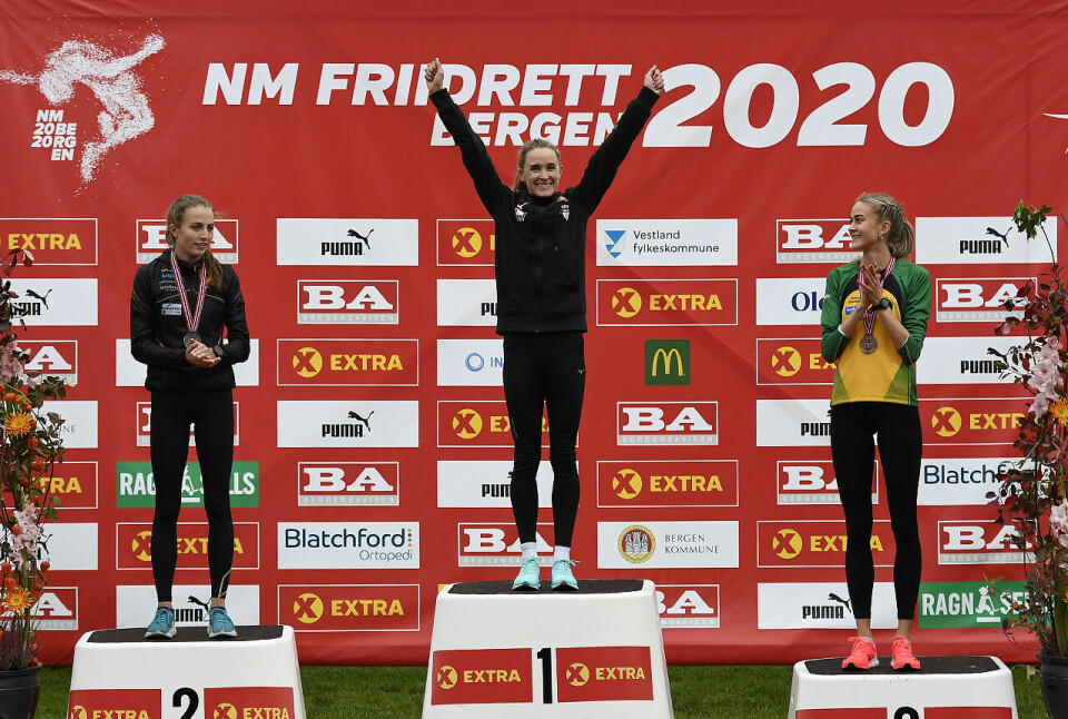 Hedda Hynne avsluttet supermåned med gull på 800 meter i NM premiepall_50D4044.jpg