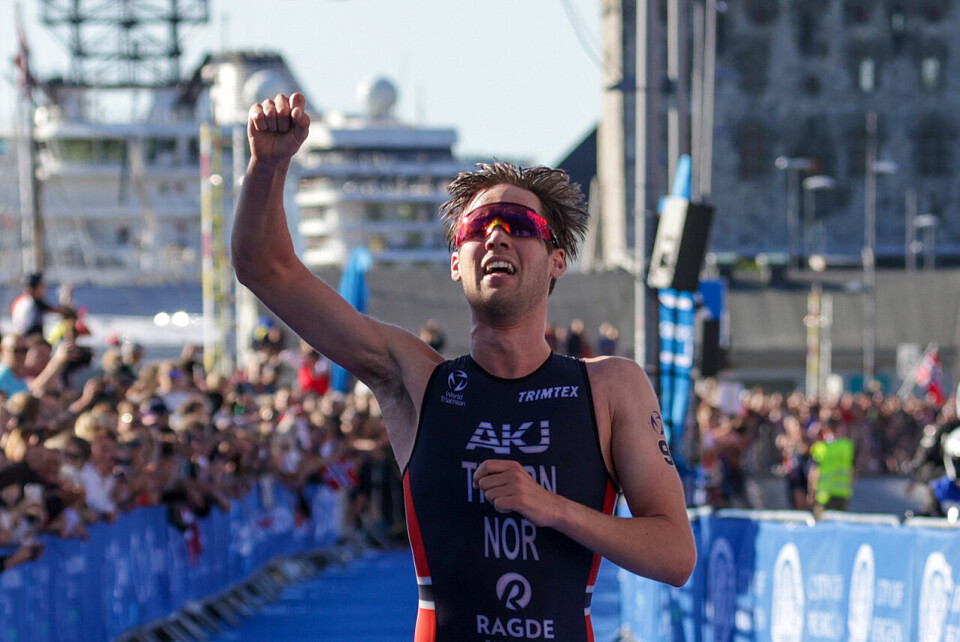 Jubel på hjemmebane: Vetle Bergsvik Thorn kunne juble over å ta bronseplassen på hjemmebane under Bergen World Cup Triathlon i fjor. (Foto: Arne Dag Myking) Vetle Bergsvik Thorn løper i mål på Bryggen i Bergen
