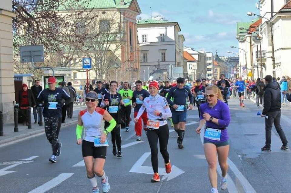 Fra Warszawa halvmaraton som gikk i klart, men kjølig vårvær (Foto: Facebook/MaratonWarszawski). Fra Warszawa halvmaraton som gikk i klart, men kjølig vårvær (Foto: Facebook/MaratonWarszawski).