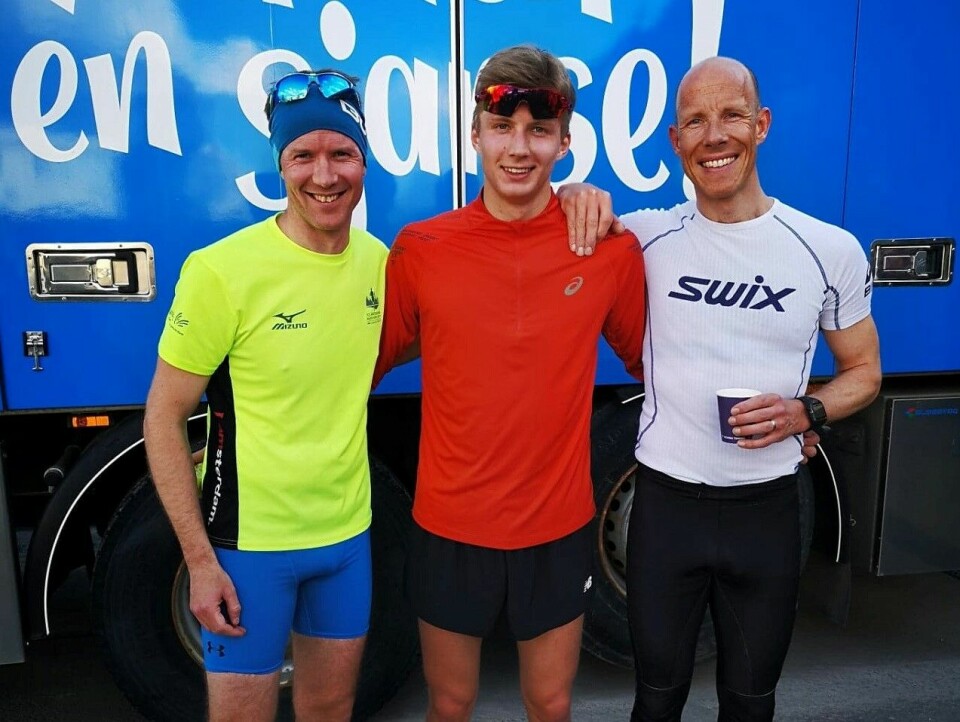Vinner Jørgen Stigen i sentrum med toeren Henning Mortensen (til v.) og treeren Espen Almlid. (Foto: Morten Strandsveen) Vinner Jørgen Stigen i sentrum med toeren Henning Mortensen (til v.) og treeren Espen Almlid. (Foto: Morten Strandsveen)