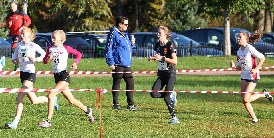 Firedobbelt til IL Runar i terreng-NM U20 kvinner U15-19jenter_Ina_Maren_H_Haugen_drar_Oestgaaard_Nordeng_1280_A20G3526.jpg