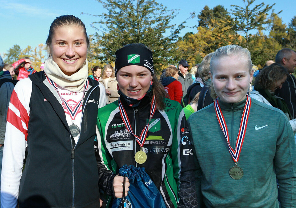 26 jenter deltok i ungdomsklassene i NM terrengløp J17_pall_1280_AZ3T8045.jpg
