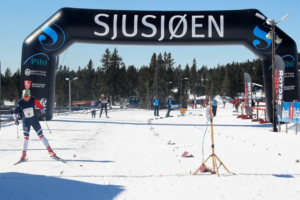 Martin Johnsrud Sundby vs. Simen Andreas Sveen i Sjusjøen Fri Tone_Lise_Johannessen.jpg