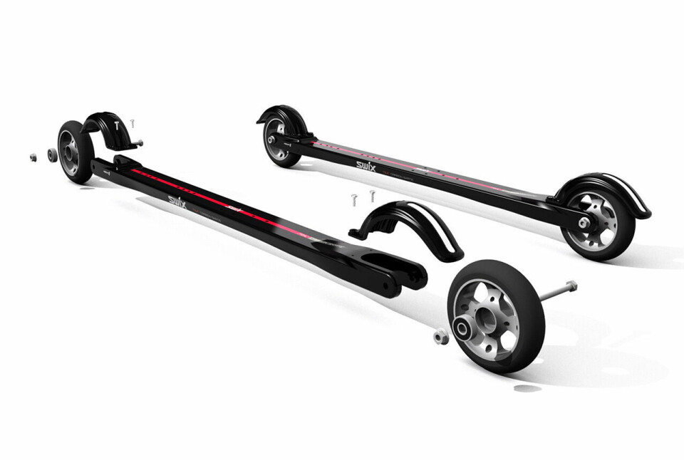 Swix Triac Carbon Skate Premium har meget god balanse og retningsstabilitet og lar deg stå trygt på skjæret i både enkel- og dobbeldans. Og ikke minst i litt tøffe, svingete nedoverbakker. Swix Triac Carbon Skate Premium har meget god balanse og retningsstabilitet og lar deg stå trygt på skjæret i både enkel- og dobbeldans. Og ikke minst i litt tøffe, svingete nedoverbakker.