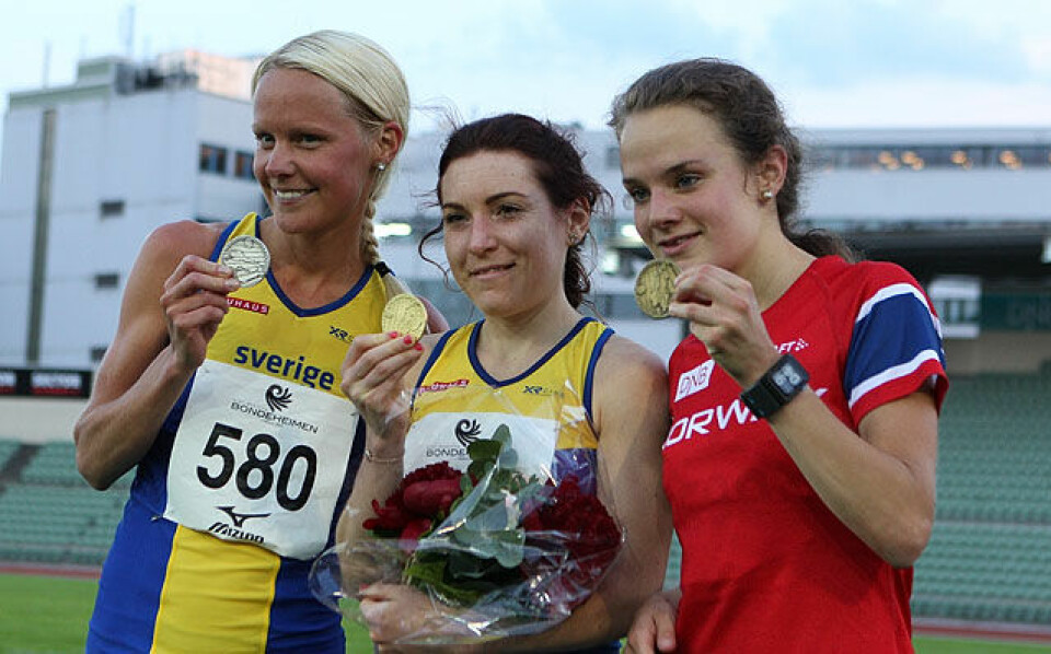 Åpningsstevne Bislett: Vedvik nordisk mester på 10 000 m 10000m_pall_damer_A20G3926.jpg