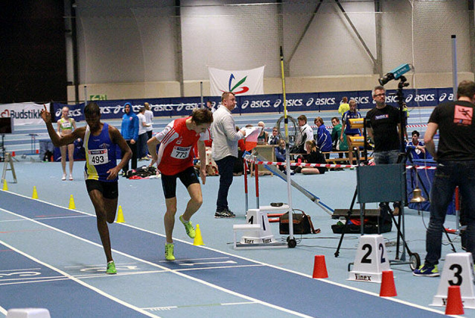 Mange jenter løp 800 m på kvinnedagen IMG_3461.jpg