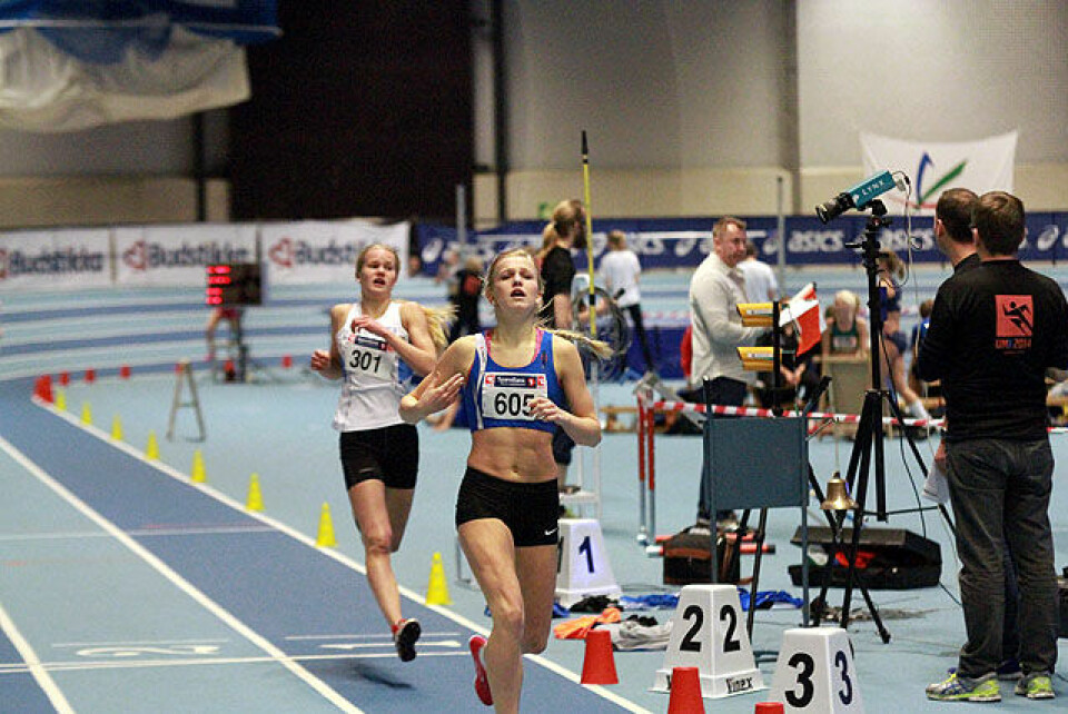 Mange jenter løp 800 m på kvinnedagen IMG_3567.jpg