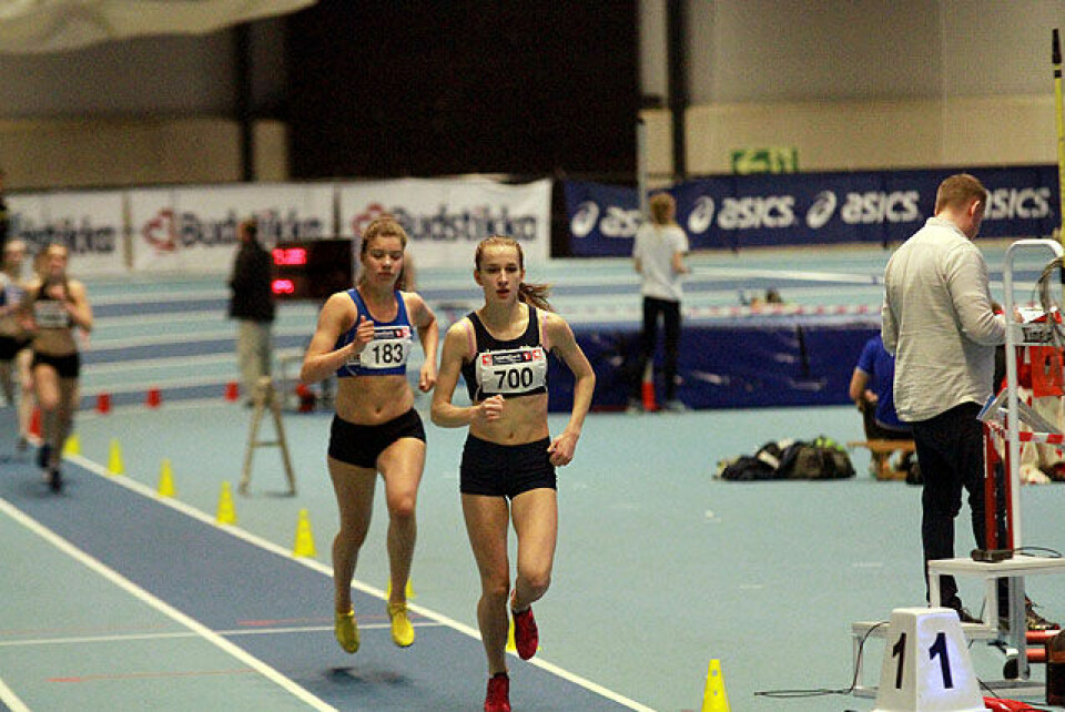 Mange jenter løp 800 m på kvinnedagen IMG_3486.jpg