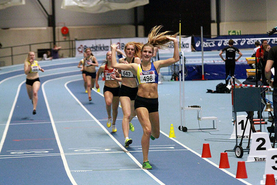 Mange jenter løp 800 m på kvinnedagen IMG_3637.jpg