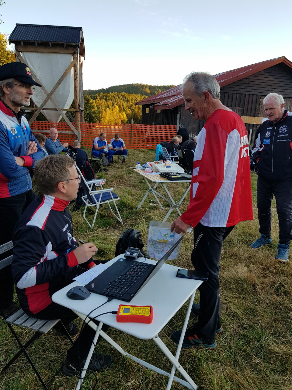 Trivelig kveld da ukas bedrifts-o-løp gikk fra Steinsvollsetra i Snertingdal Brikke_avlesning.jpg