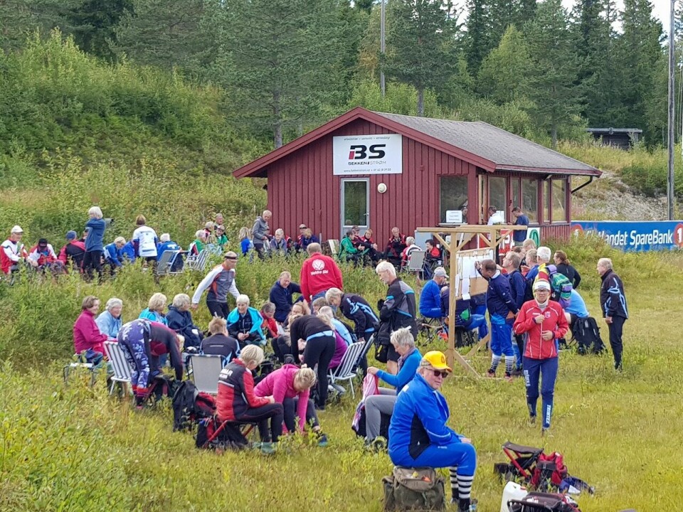 Bedrifts-o-løp i lav høstsol på Gåsbu Samlingsplass Gåsbu langrennsenter.jpg