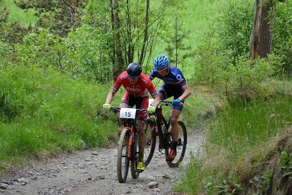 Fredrik Stephansen (15) og Eirik Fiskvik (21) har stukket fra forfølgerne etter Savalen. (Foto: Team Trek Sparebanken Hedmark) Fredrik Stephansen (15) og Eirik Fiskvik (21) har stukket fra forfølgerne etter Savalen. (Foto: Team Trek Sparebanken Hedmark)