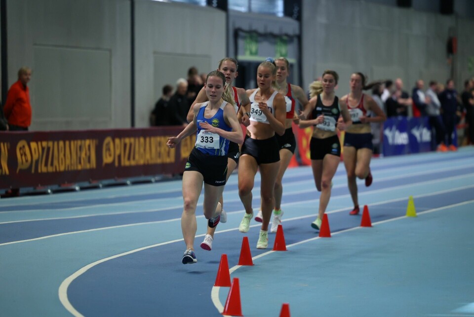 Malin Edland spurtet til NM-gull på 3000 m Hanne Mj¢en Maridal i front.jpg