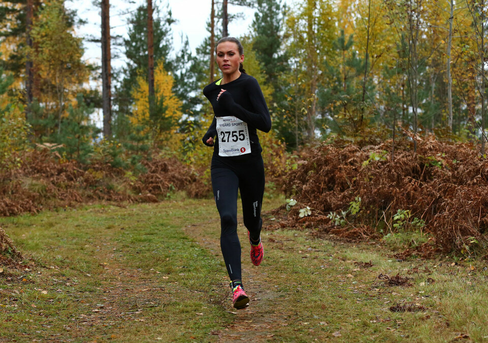 Veronika Blom alene i tet på 10 km (foto: Bjørn Hytjanstorp). Veronika Blom alene i tet på 10 km (foto: Bjørn Hytjanstorp).