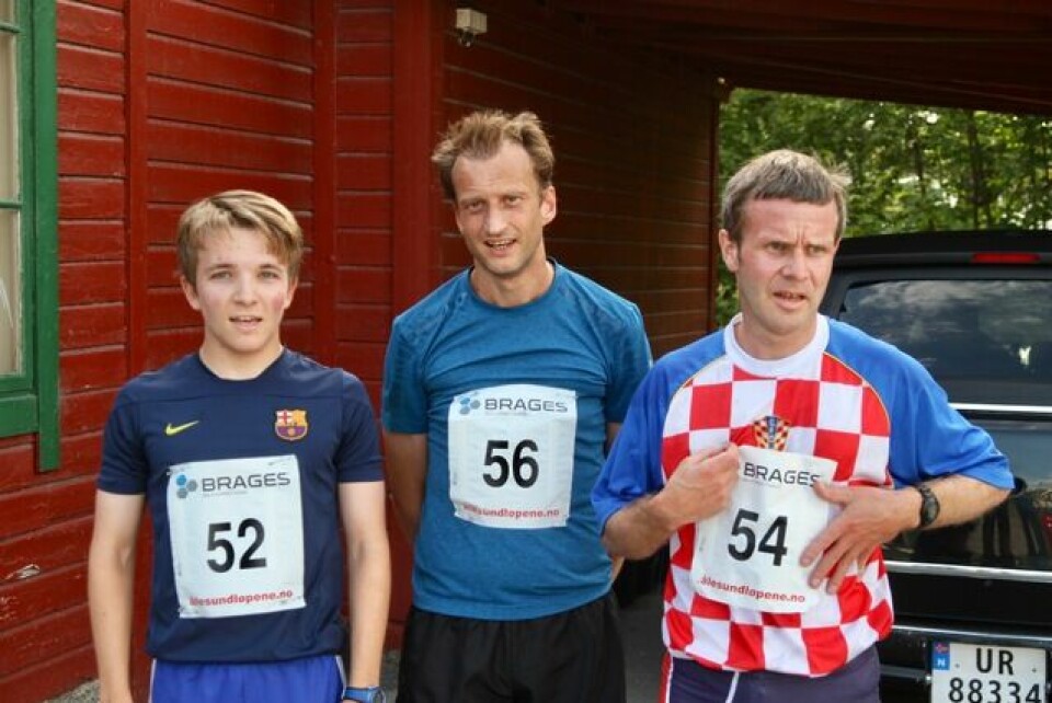 De tre beste på 5 km. Fra venstre, Ludvik Markussen Ytterdal (nr. 3), Jan Endre Rise (vinner) og Leif Sægrov (nr. 2) De tre beste på 5 km. Fra venstre, Ludvik Markussen Ytterdal (nr. 3), Jan Endre Rise (vinner) og Leif Sægrov (nr. 2)