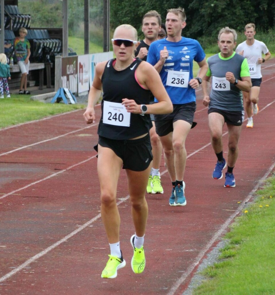 Suverene vinnere og tette dueller på Fevik stadion IMG_7229LineJohansson5km.JPG