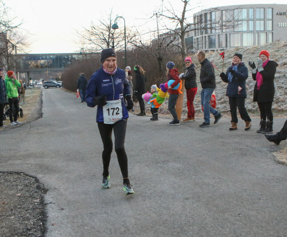 Vera Nystad satte ny verdensrekord på maraton i Ålesund Start_nr_172_verdensrekor_maal.jpg