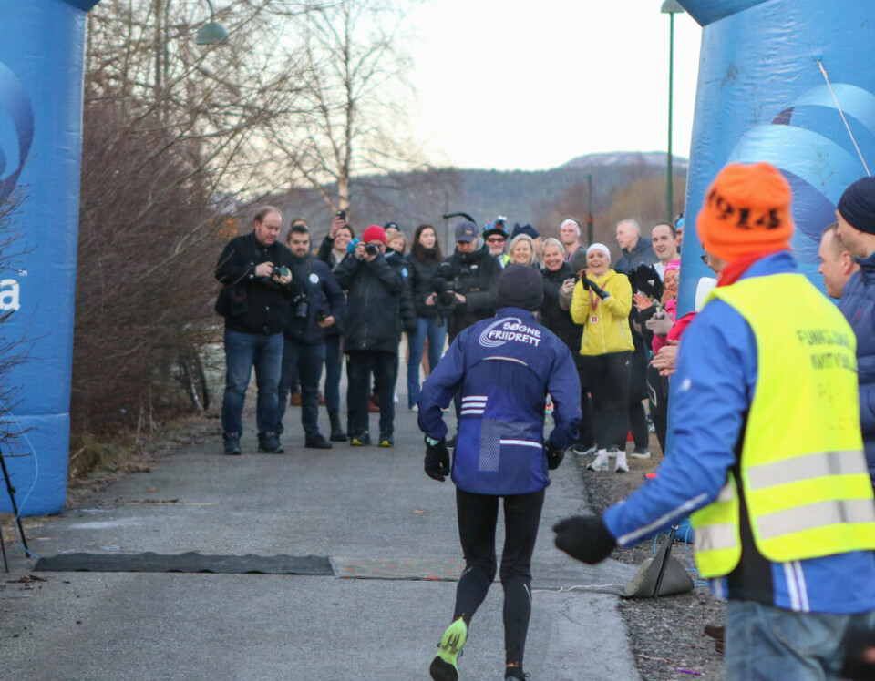 Vera Nystad satte ny verdensrekord på maraton i Ålesund Start_nr_172_verdensrekor_maal_02.jpg
