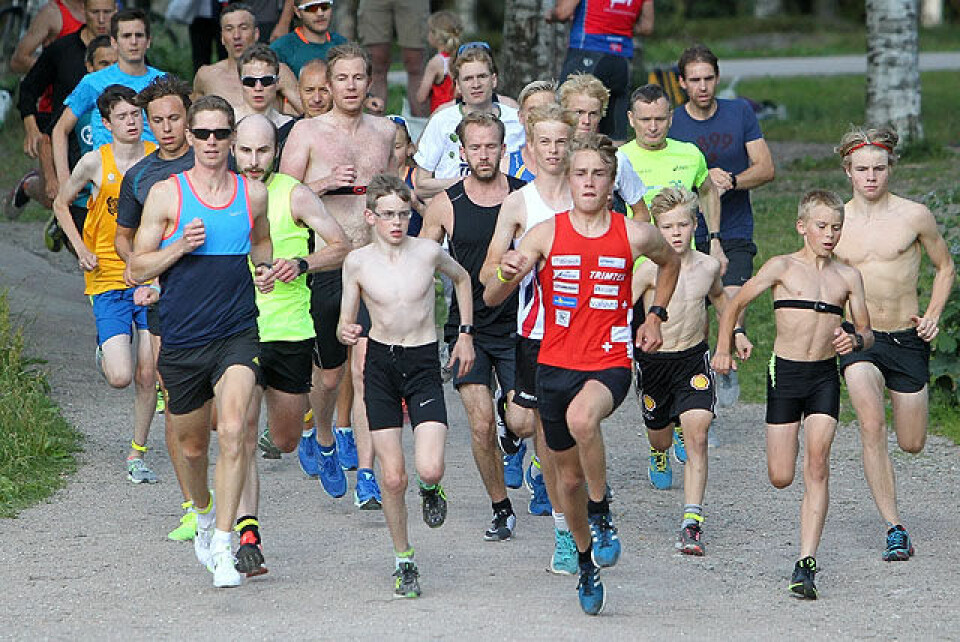 Mange bare overkropper da starten gikk for det 485. Sognsvann Rundt Medsols onsdag kveld. Foto: Kjell Vigestad Mange bare overkropper da starten gikk for det 485. Sognsvann Rundt Medsols onsdag kveld. Foto: Kjell Vigestad