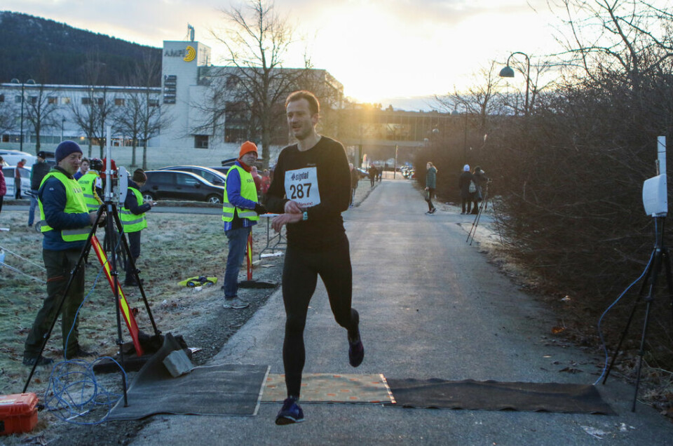 Vera Nystad satte ny verdensrekord på maraton i Ålesund Vinner5km_herre.jpg