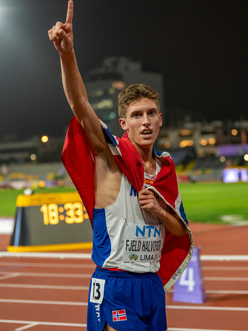 Slik gikk det i U-20 VM i friidrett: Vi fikk en norsk verdensmester Andreas Fjeld Halvorsen_flagg_portrait.jpg