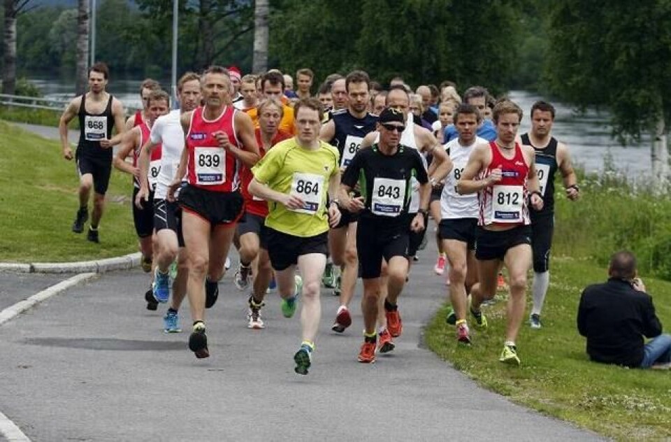 Fra starten på 10 km i Sentrumsgateløpet i 2013. (Arrangørfoto) Fra starten på 10 km i Sentrumsgateløpet i 2013. (Arrangørfoto)