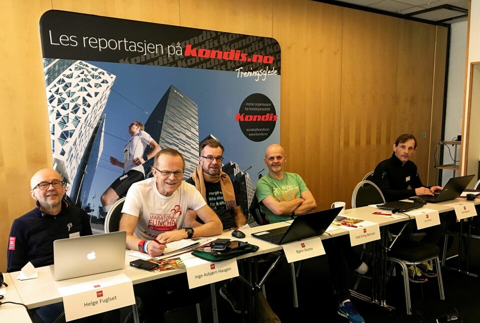 Helge Fuglseth har løpt 200 maratonløp. Lengst til venstre ser vi Helge Fuglseth på Kondis landsmøte i 2017 ved siden av selveste maratonkongen Inge Asbjørn Haugen (584 maraton). Foto: Oddvar Røsten Helge Fuglseth har løpt 200 maratonløp. Lengst til venstre ser vi Helge Fuglseth på Kondis landsmøte i 2017 ved siden av selveste maratonkongen Inge Asbjørn Haugen (584 maraton). Foto: Oddvar Røsten