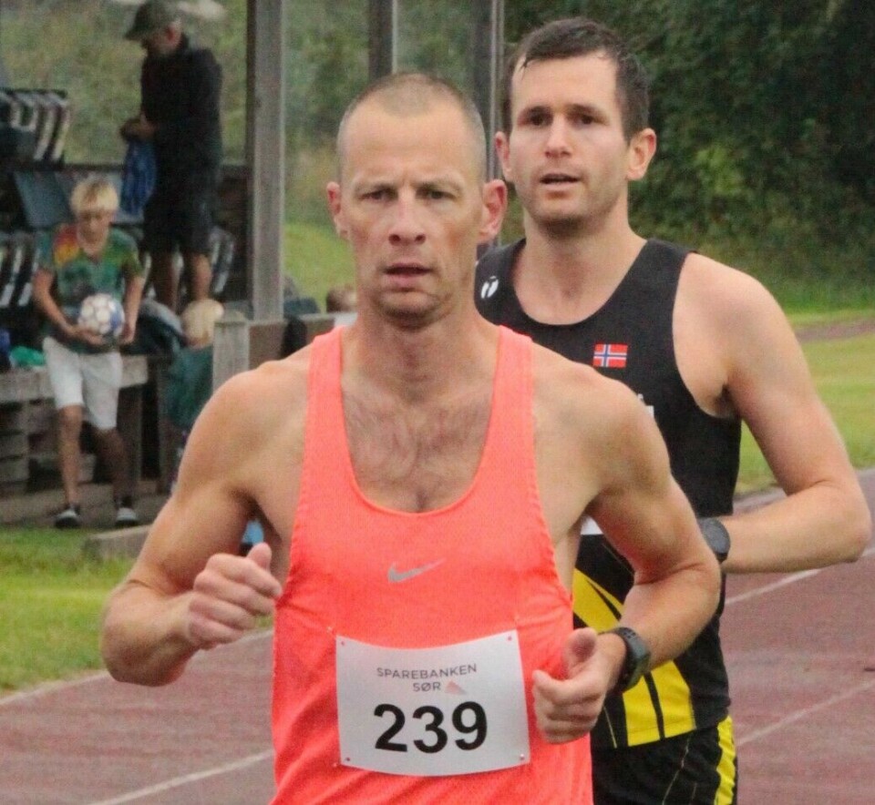 Suverene vinnere og tette dueller på Fevik stadion IMG_7246ToreReiersolmoen10km.JPG