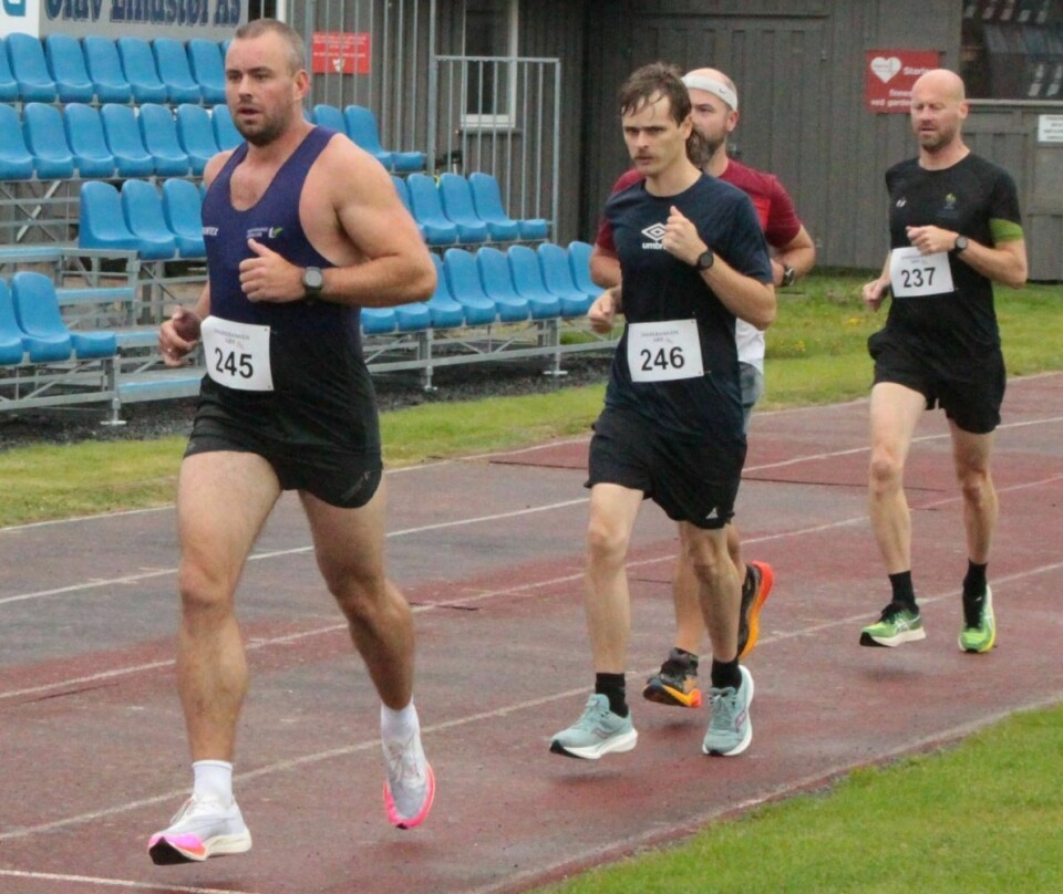 Suverene vinnere og tette dueller på Fevik stadion IMG_7251PrebenRugholm10km.JPG