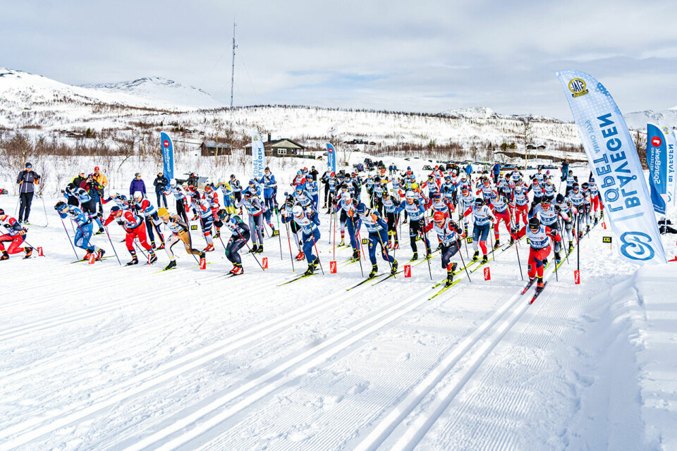 Starten går for Blåvegenløpet. (Foto: HEV / skiclassics.com) Starten går for Blåvegenløpet. (Foto: HEV / skiclassics.com)