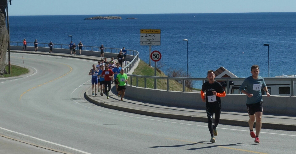 82 løpere fullførte Fevik halvmaraton DSC04711RedOversigtSvingen.jpg
