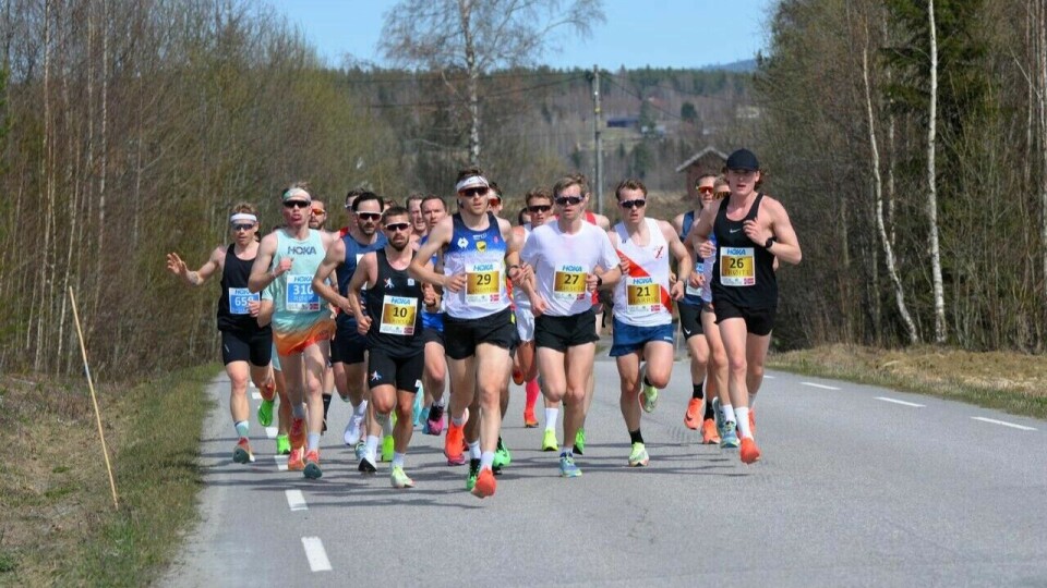 Forfølgerpuljen bak teten etter 5 km på halvmaraton i Grue i fjor. (Foto: Janne Slorafoss) Forfølgerpuljen etter 5 km på halvmaraton i Grue i fjor. (Foto: Janne Slorafoss)