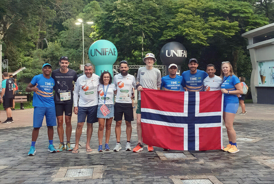 Simen Holvik vant tøffe Brazil135 Ultramarathon simen-holvik-med-crew.jpg