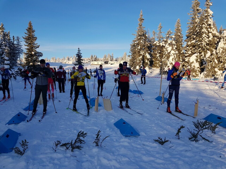 De aller første er klare til å starte årets skiorienterings-sesong på Sjusjøen. (Foto: Stein Arne Negård) De aller første er klare til å starte årets skiorienterings-sesong på Sjusjøen. (Foto: Stein Arne Negård)