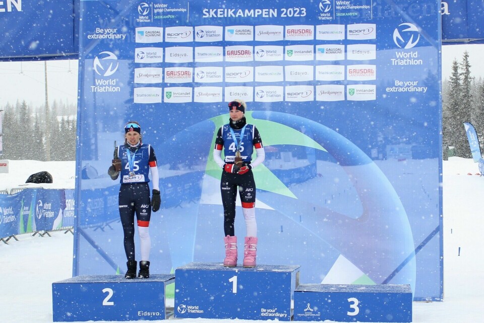 Ingrid Lorvik ble sølvmedaljør i VM i vintertriatlon Seierspallen kvinner U23.jpg