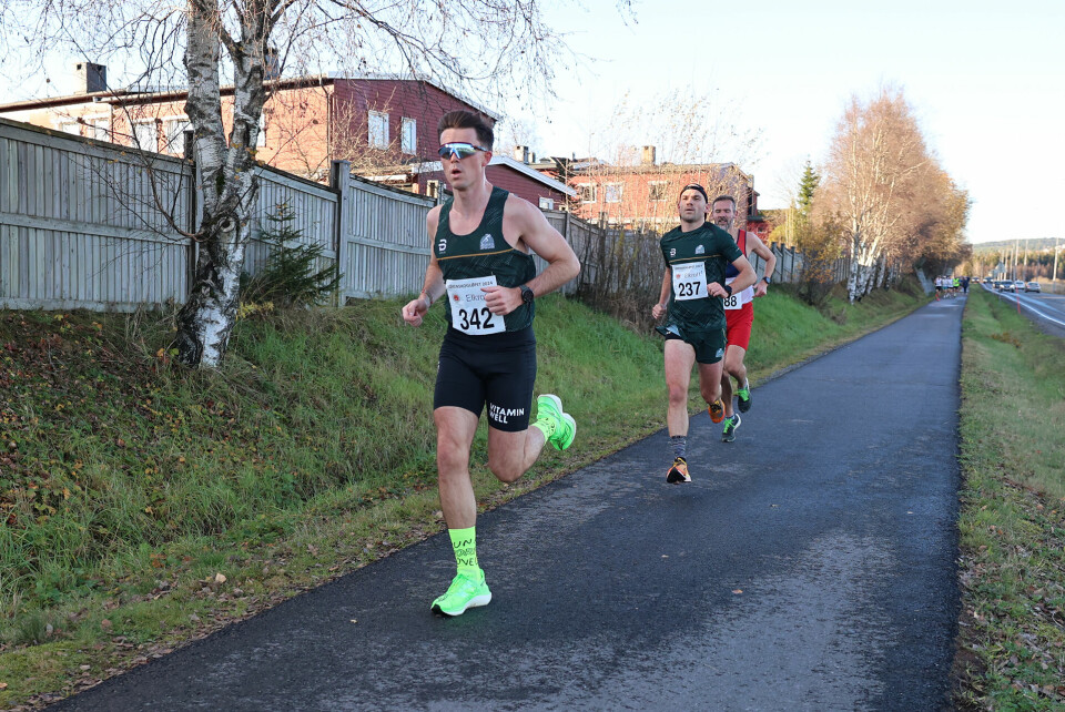 278 løpere i aksjon under Lørenskogløpet nummer-2-3-4-etter 2km.JPG