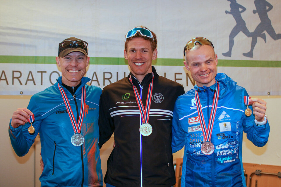 Premiepallen menn 100 km: Jo Inge Norum, Sebastian Conrad Håkansson og Bjørn Tore Kronen Taranger. (Alle foto: Arne Dag Myking) Premiepallen menn 100 km: Jo Inge Norum, Sebastian Conrad Håkansson og Bjørn Tore Kronen Taranger. (Alle foto: Arne Dag Myking)